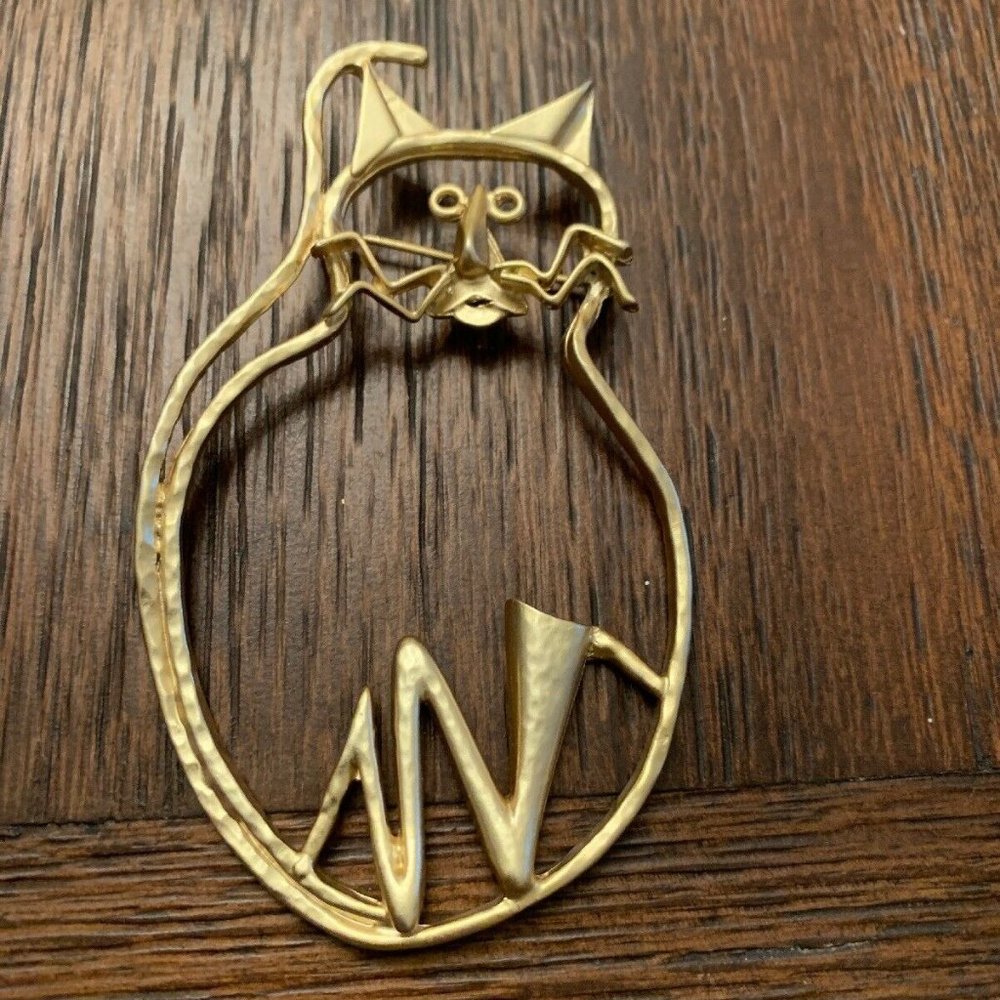 LG Modernistic Minimalist VTG Cat Pin 80’s-90's